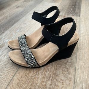 CL by Chinese Laundry Wedge Sandals